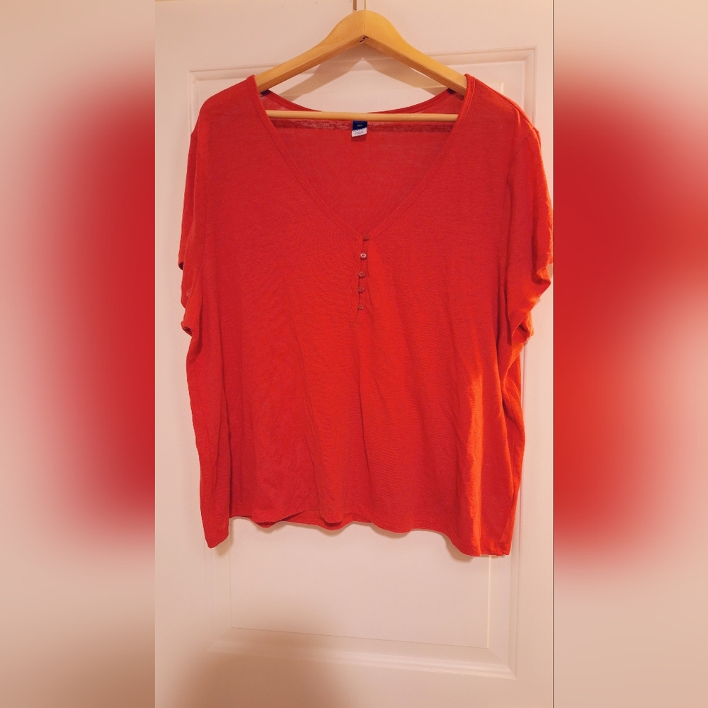 Old Navy red linen blend V-neck short sleeve Henley.